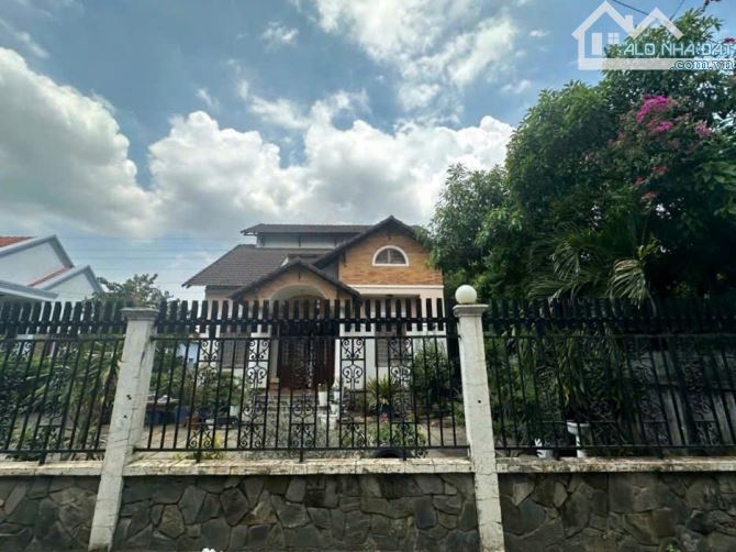 BIỆT THỰ PHƯỚC BÌNH – DT 939M² (NGANG 17M) - FULL THỔ CƯ – GIÁ 83 TỶ - 4