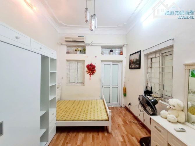 BÁN NHÀ ĐẶNG VĂN NGỮ - LÔ GÓC - NGÕ RỘNG - GẦN Ô TÔ CHỈ HƠN 6 TỶ - 4