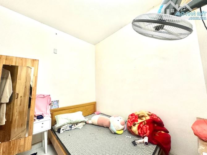 NHÀ 3 TẦNG NGUYỄN CÔNG HOAN, NGANG RỘNG LÊM TỚI HƠN 8M, CHỈ 5 TỶ - 4