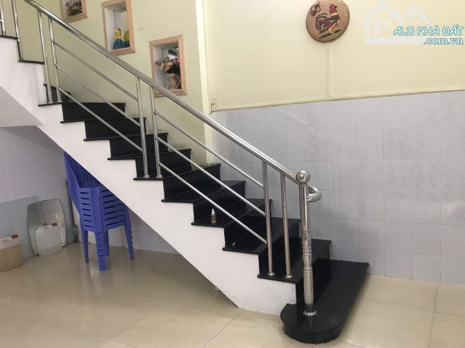 98Q4 – Bán nhà Đoàn Văn Bơ Q.4, ngang 4.4m nở hậu lộc, 2 tầng 2PN, sổ riêng, CHỈ 3.8 tỷ TL - 4