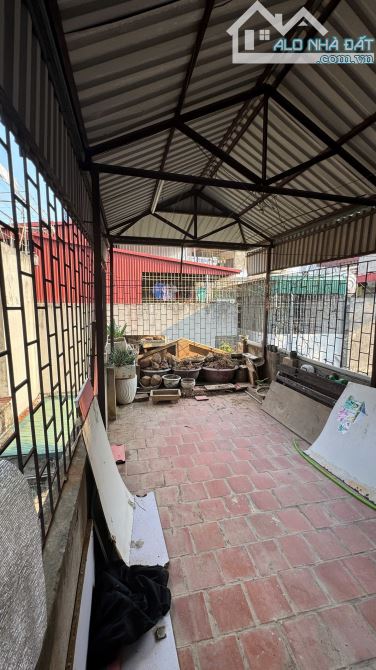Cho thuê nhà Đường Láng , phường Thịnh Quang , Đống Đa DTSD 140m2 ,2PN giá 7tr5 - 4