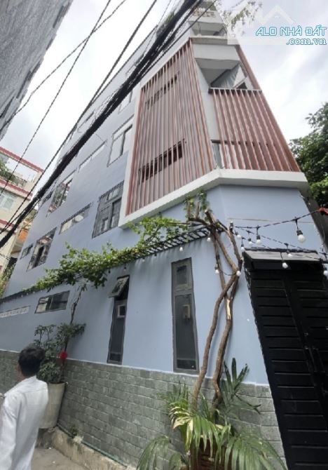 Nhà mới vào ở ngay , lô góc vị trí đẹp _ Trần Quang Diệu quận 3 - 5