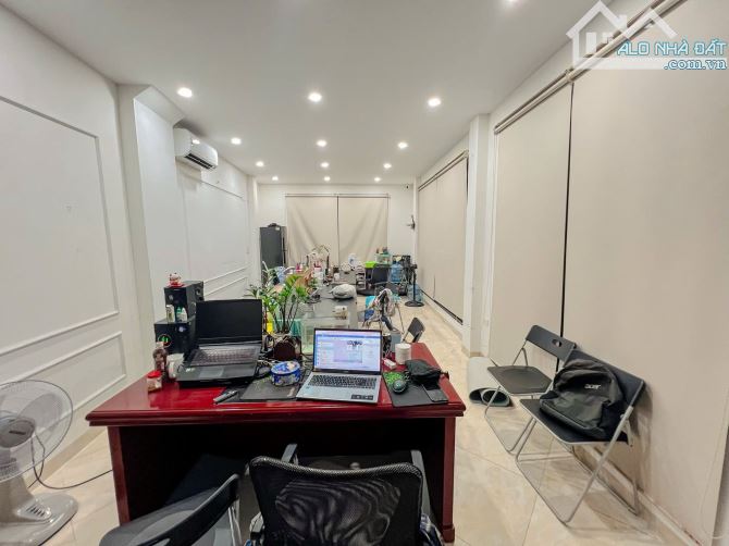 Nhà xây mới thang máy, lô góc Phố Láng Hạ,ba mặt thoáng, kdoanh cực tốt, 35m2. Giá 22.5 tỷ - 5