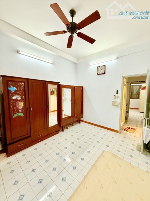 🏙️ GIỮA LÒNG QUẬN 1 – AN NINH TUYỆT ĐỐI 📍 Cư xá Nguyễn Cảnh Chân, Q.1 - 5