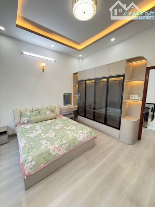 Nhà Phố 2 Tầng - 100m2 SD - Cạnh Trung Tâm Quận 7 - Nhỉnh 4 Tỷ - 5