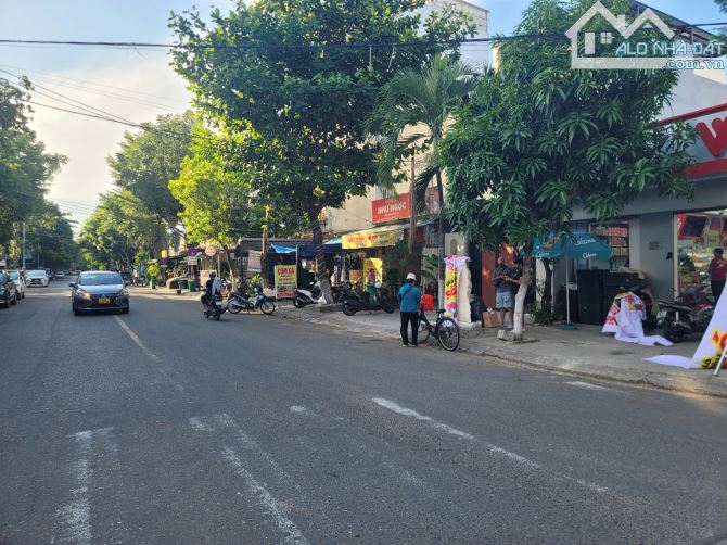 Nhà đẹp 2 tầng ngay khu biển Mỹ Khê, đường 10.5m Dương Thị Xuân Quý, khu sầm uất - 5