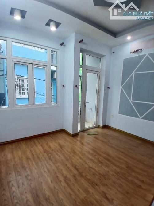 🏤 BÁN NHÀ ĐẸP 3 TẦNG HẺM 243/46 HOÀNG DIỆU PHƯỜNG 4 QUẬN 4,-54M² NGANG 4.3M . CHỈ 7,3TỶ - 5