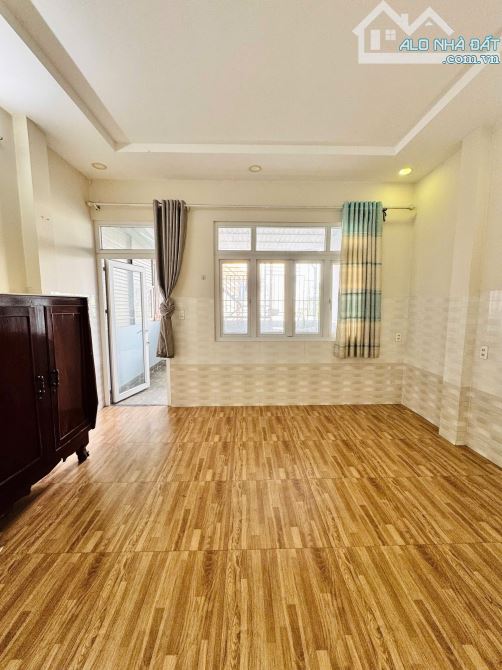 Bán nhà MT Đường số 12 p11 DT:4,5 x23,5 2 lầu 4pn , giá : 12 tỷ Tl - 5