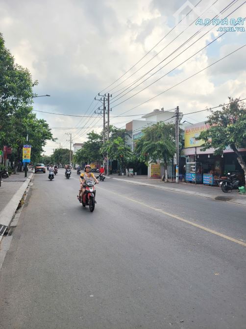 Bán nhà cấp 4 (4.3x13.5m), mặt tiền Trần Hưng Đạo p.Đông Hòa, đang thuê 9tr/th - 5