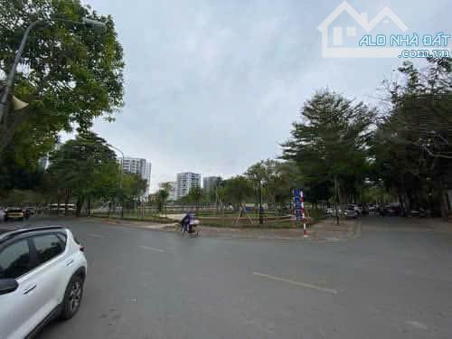 BÁN BIỆT THỰ NGUYỆT QUẾ VINHOMES RIVERSIDE - 39,6 Tỷ | 96m² | MT 6m | 5 Tầng + Thang Máy - 5