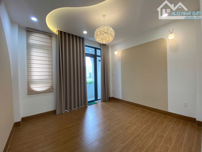 BÁN NHÀ 4 TẦNG MỚI 100%,KHU PHÂN LÔ ĐƯỜNG 6M,XE HƠI TẬN NHÀ,TRƯỜNG THẠNH, THỦ ĐỨC,CHỈ 4.95 - 5