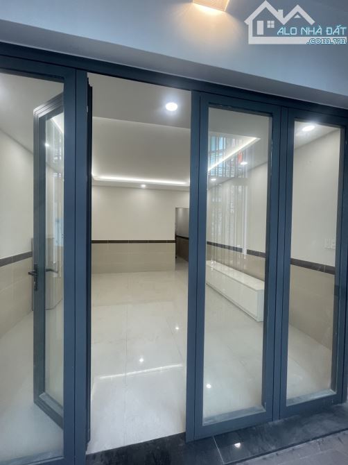 KẾ Q1 - ĐỐI DIỆN LANDMARK 81 - 57m - chỉ nhỉnh 5 TỶ - 5