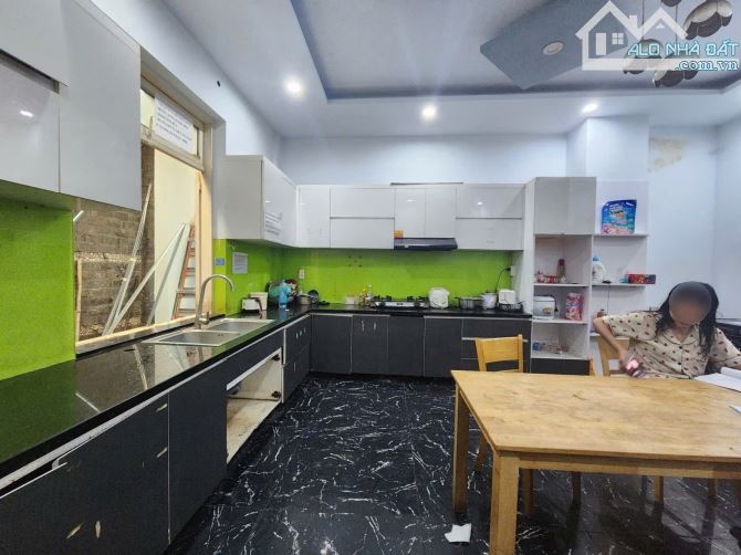 Căn hộ dịch vụ - Dòng tiền khủng 112TR/th .98m 5 tầng,hẻm 3 gác - 6