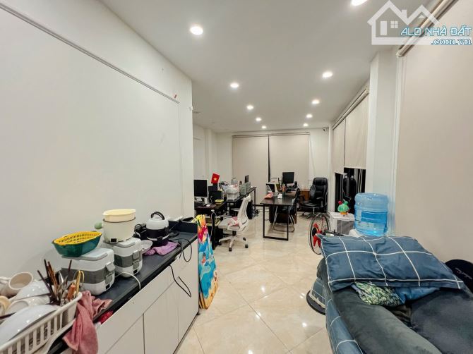 Nhà xây mới thang máy, lô góc Phố Láng Hạ,ba mặt thoáng, kdoanh cực tốt, 35m2. Giá 22.5 tỷ - 6