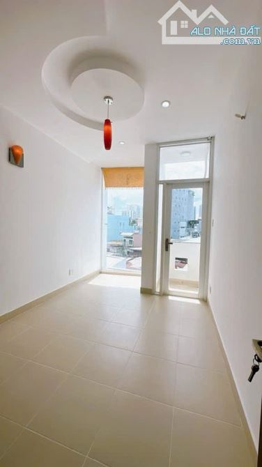 BÁN NHÀ Q4 CHDV 6 TẤM ĐÚC HÌNH THẬT VỊ TRÍ 1/ NGUYỄN KHOÁI GIÁ 6TỈ 750 GIÁP Q1 KDC HẺM 3M - 6