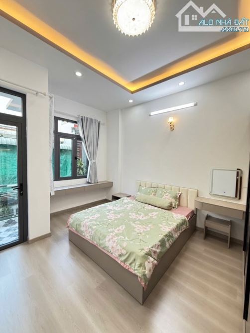 Nhà Phố 2 Tầng - 100m2 SD - Cạnh Trung Tâm Quận 7 - Nhỉnh 4 Tỷ - 6