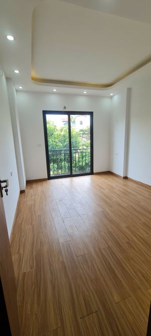 Bán nhà cạnh chợ trung tâm Tân Lập, Đan Phượng. 40m2 xây 5 tầng lệch 80m ra trục chính 422 - 6