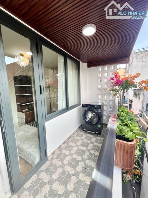 .Bán nhà 3 tầng - sát mặt tiền Hoàng Sa Q.3 - DTSD ~70m2, sổ A4 - nhỉnh 4 tỷ - 6