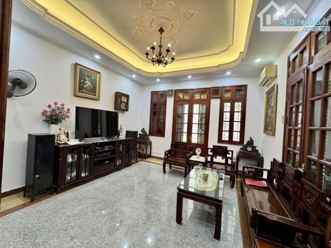 🏡SANG TRỌNG- ĐẲNG CẤP-Ô TÔ VÀO NHÀ - MẶT TIỀN RỘNG-KINH DOANH - GẦN PHỐ-NGUYỄN KHANG - 6