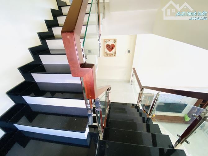 Bán nhà đẹp liền kề Phú Mỹ Hưng quận 7 - hẻm xe hơi 7 chỗ đỗ cửa - 6
