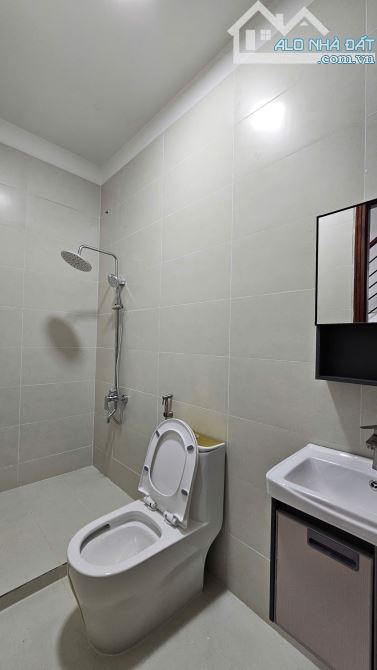 MẶT TIỀN XE HƠI 10 M NGANG 4.2 X14  BÊ TÔNG 4 TẤM CÓ 5 TỶ - 7