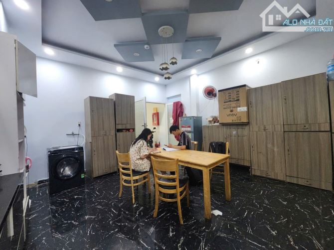 Căn hộ dịch vụ - Dòng tiền khủng 112TR/th .98m 5 tầng,hẻm 3 gác - 7