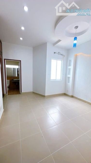 BÁN NHÀ Q4 CHDV 6 TẤM ĐÚC HÌNH THẬT VỊ TRÍ 1/ NGUYỄN KHOÁI GIÁ 6TỈ 750 GIÁP Q1 KDC HẺM 3M - 7