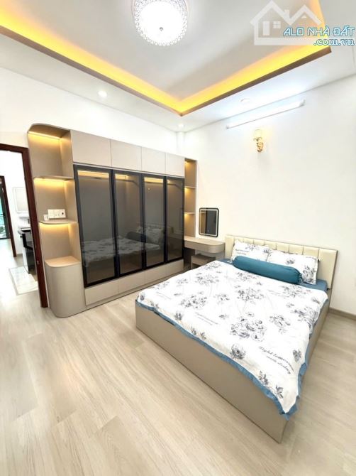 Nhà Phố 2 Tầng - 100m2 SD - Cạnh Trung Tâm Quận 7 - Nhỉnh 4 Tỷ - 7