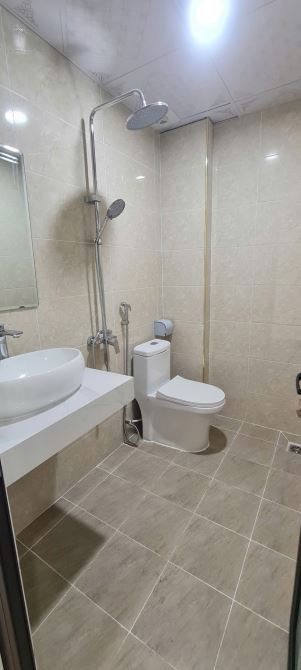 Bán nhà cạnh chợ trung tâm Tân Lập, Đan Phượng. 40m2 xây 5 tầng lệch 80m ra trục chính 422 - 7