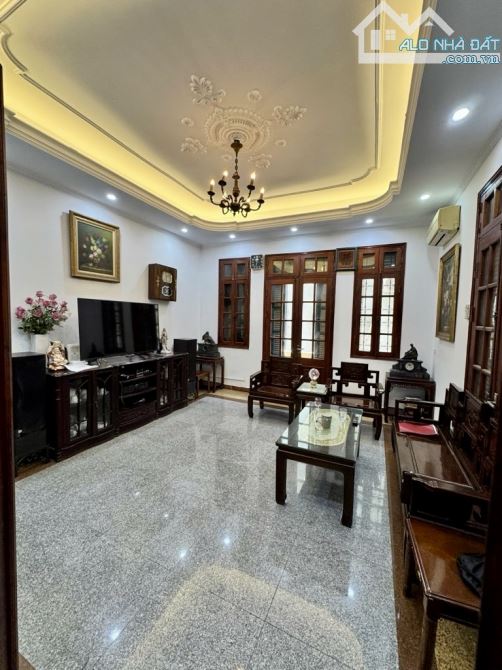🏡SANG TRỌNG- ĐẲNG CẤP-Ô TÔ VÀO NHÀ - MẶT TIỀN RỘNG-KINH DOANH - GẦN PHỐ-NGUYỄN KHANG - 7