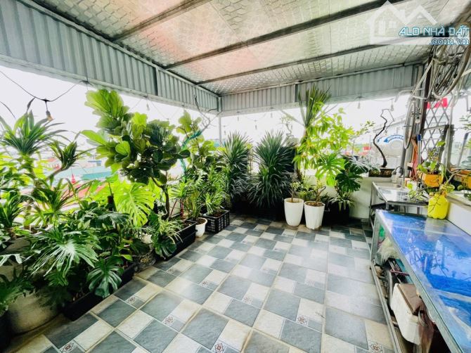 7.6 tỷ / 40 m2/ 5 tầng Giang Biên/ Ô tô Đỗ Cửa - 7