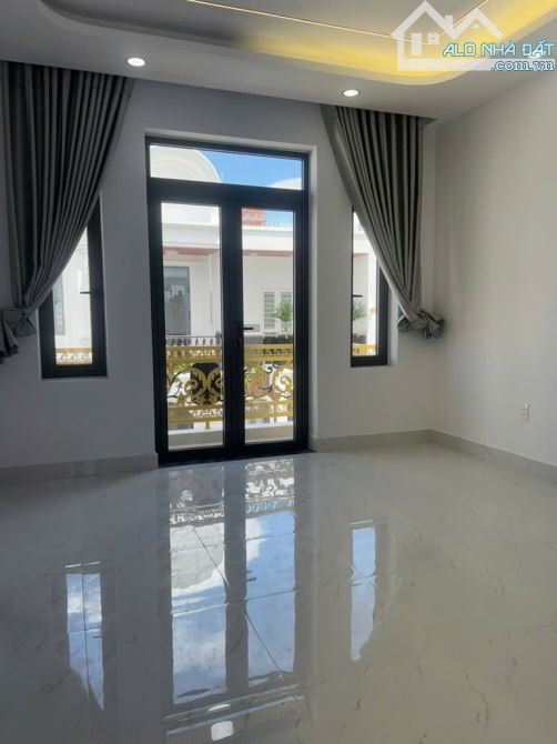 MTKD ngay Gò Xoài Lê Văn Quới giáp Tân Phú hẻm xe hơi 4 tầng 4X14M chỉ 8.2 tỷ - 8