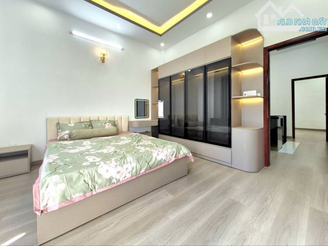 Bán nhà đẹp, nội thất cao cấp Huỳnh Tấn Phát, Nhà Bè, Dt 4x13m, 1 lầu. Giá 4,8 tỷ - 8