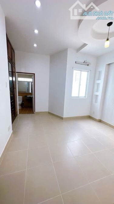 BÁN NHÀ Q4 CHDV 6 TẤM ĐÚC HÌNH THẬT VỊ TRÍ 1/ NGUYỄN KHOÁI GIÁ 6TỈ 750 GIÁP Q1 KDC HẺM 3M - 9
