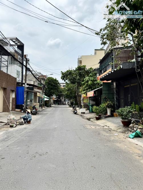 Bán nhà MT Đường số 12 p11 DT:4,5 x23,5 2 lầu 4pn , giá : 12 tỷ Tl - 9