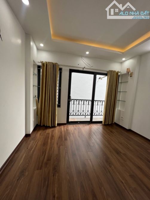 7.75 tỷ / 40 m2/ 5 tầng thạch bàn - 9