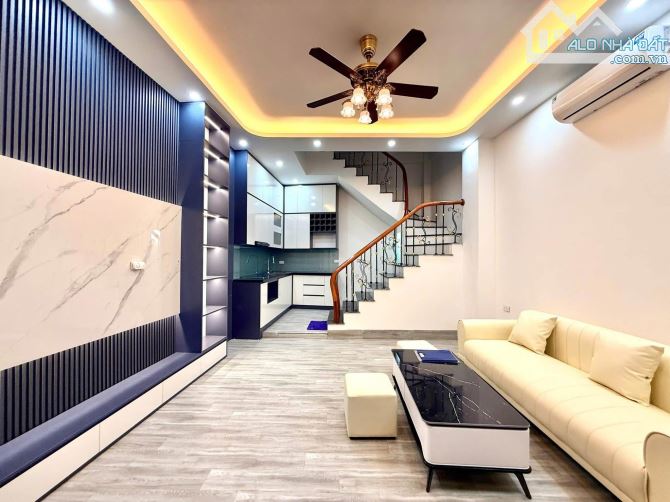 DUY NHẤT, MẶT NGÕ ĐỐNG ĐA, DT41m2x5, MT5m, NHÀ ĐẸP DÂN XÂY,NGÕ THÔNG GẦN PHỐ, TẶNG