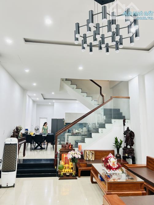 🌺 MẶT TIỀN VÕ NHƯ HƯNG - NHÀ 3 TẦNG - 3  MÊ - 4 PHÒNG NGỦ - ĐƯỜNG 5M5 , LỀ 3M - 12 TỶ 5