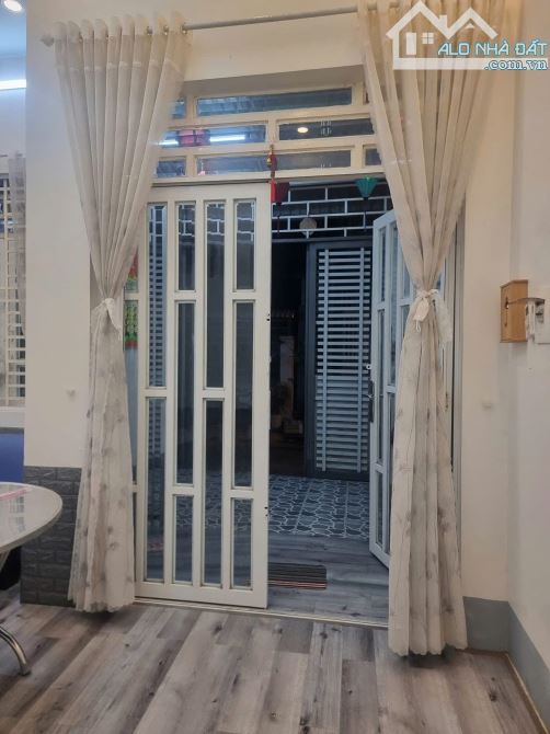 Nhà 100m2 3 phòng có nội thất kdc 3A