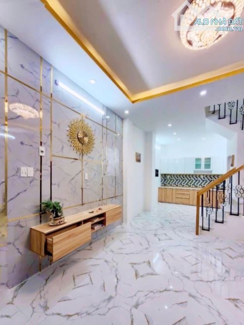 Nhà góc 2 MT Q6 – 34m2, 4 tầng, SHR – Cho thuê 10tr/tháng, chỉ 4.95 tỷ