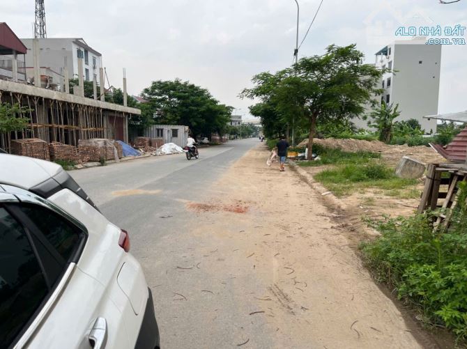 Bán 2 lô Trục chính . Chu Mẫu 2 . dt 90m . mt 4.5m / lô . hướng ĐB . giá 5 tỷ 5 / lô