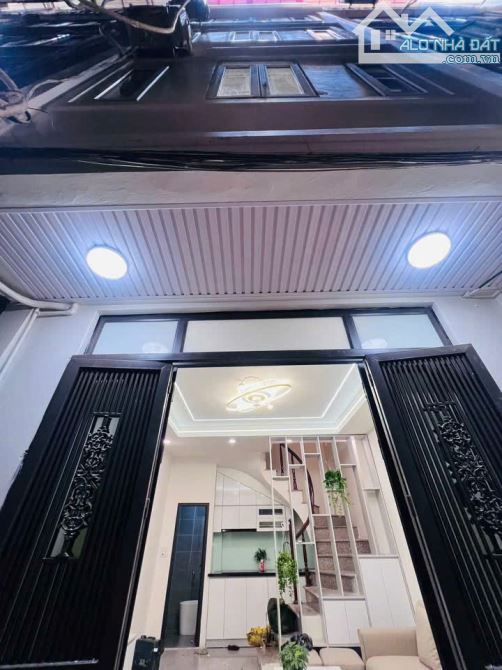 BÁN NHÀ ĐẸP – VỊ TRÍ ĐẮC ĐỊA TRUNG TÂM CẦU GIẤY – FULL NỘI THẤT CAO CẤP