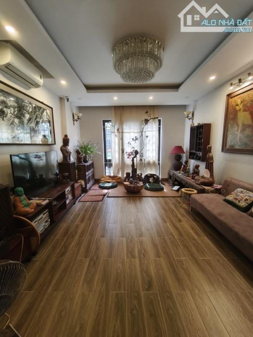 Nhà ĐẸP DÂN XÂY Ngọc Thụy 66m 5Tầng, mt 4,5m Ô TÔ THÔNG nhỉnh 11tỷ