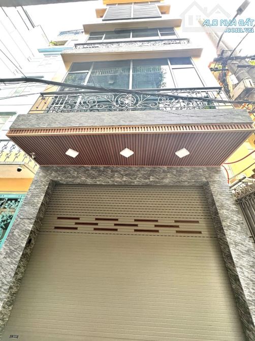 Khu vip Láng Hạ, bàn cờ oto tránh đỗ, thang máy, nhà tự xây, Văn phòng CTY, 65m2.Giá 28 tỷ
