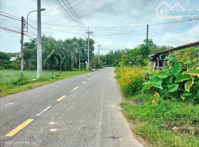 Cần bán đất mặt tiền đường nhựa An Nhơn Tây xã An Nhơn Tây DT 1034m2 thổ cư 200m2
