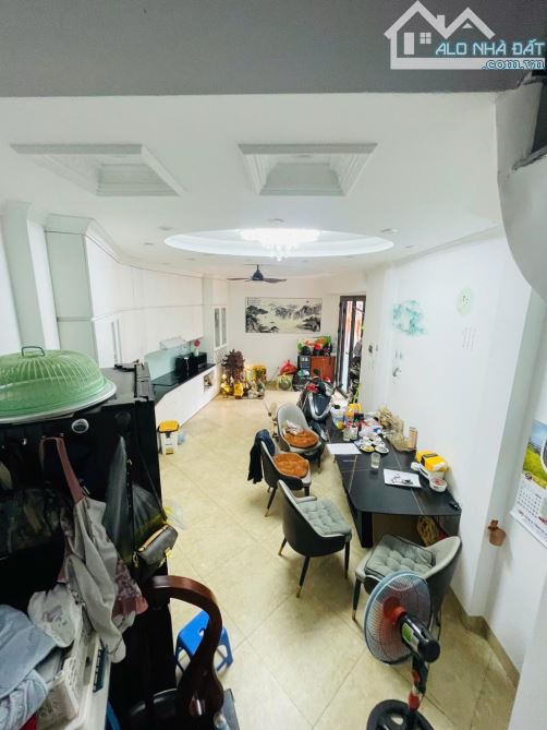 Bán nhà Phố Thạch Bàn, DT 32M* 5 tầng, Cách ô tô 10m, giá hơn 6 tỷ