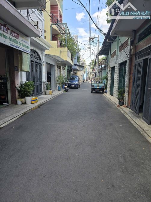 Nhà gần sân bay Nguyễn Văn Công hẻm 6M thông 106m2 4 tầng sổ đẹp 12 tỷ
