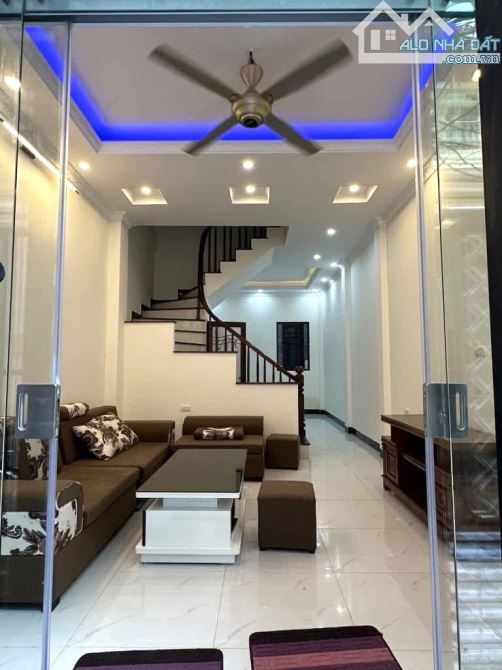 DÂN XÂY ĐỘC LẬP 5 TẦNG NHỈNH 6 TỶ- GẦN PHỐ TRƯƠNG ĐỊNH- 34M