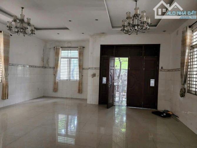 Biệt thự 3 tầng đường Mỹ Hòa 1 Trung Chánh Hóc Môn.Dt 232m2 10m ×23m dòng tiền 22