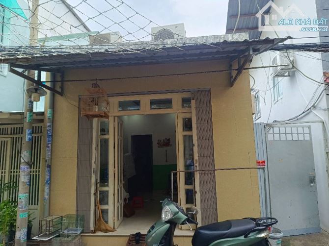 BÁN ĐẤT TẶNG NHÀ CẤP 4 NGANG 10M DÀI 7M HẺM BAGAT THÔNG PHẠM HỮU LẦU 4,5 TỶ